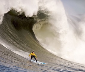 开云APP-欧冠决赛前的东方战鼓，山西队狂胜老鹰，一场改写篮球哲学的唯一性对决