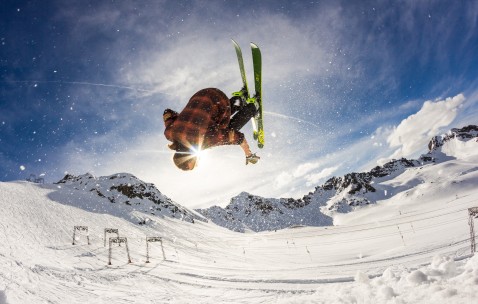 开云官网-意甲焦点战之夜，阿克稳定输出不掉线，铸就防线中流砥柱