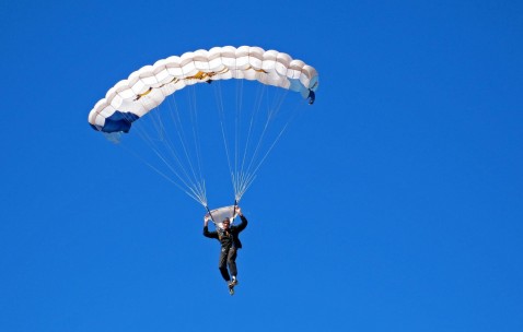 开云体育视频直播-奥运周期关键战焦点战，快船火力压制活塞的战术启示