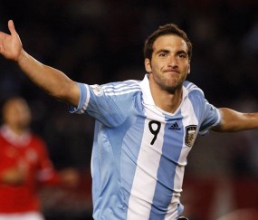 开云体育平台APP-爱德华兹里程碑之夜，森林狼新王登基，活塞爆冷独行侠揭示联盟新格局