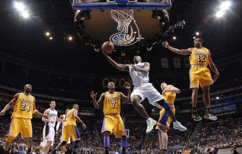 开云APP-猛龙对阵深圳队，英格拉姆用实力证明自己