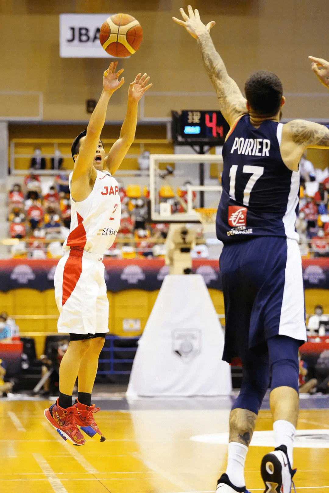 日本队完胜法国队，奥恰洛夫关键制胜