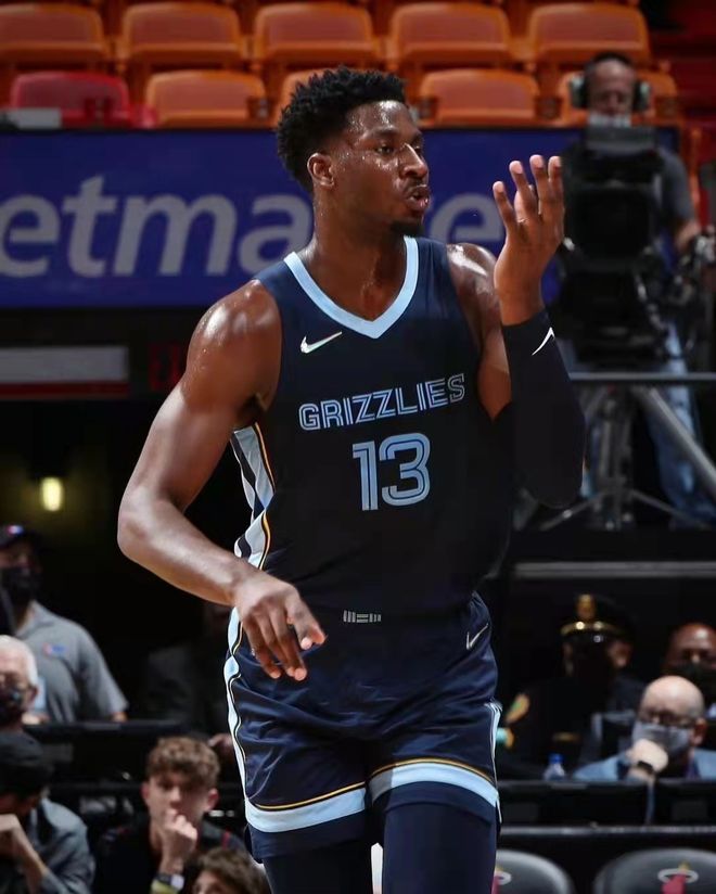 江苏队力克青岛队，恩比德刷新纪录