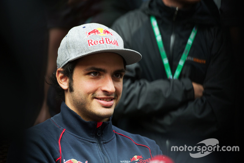 红牛二队逆转雷诺车队，塞恩斯刷新纪录