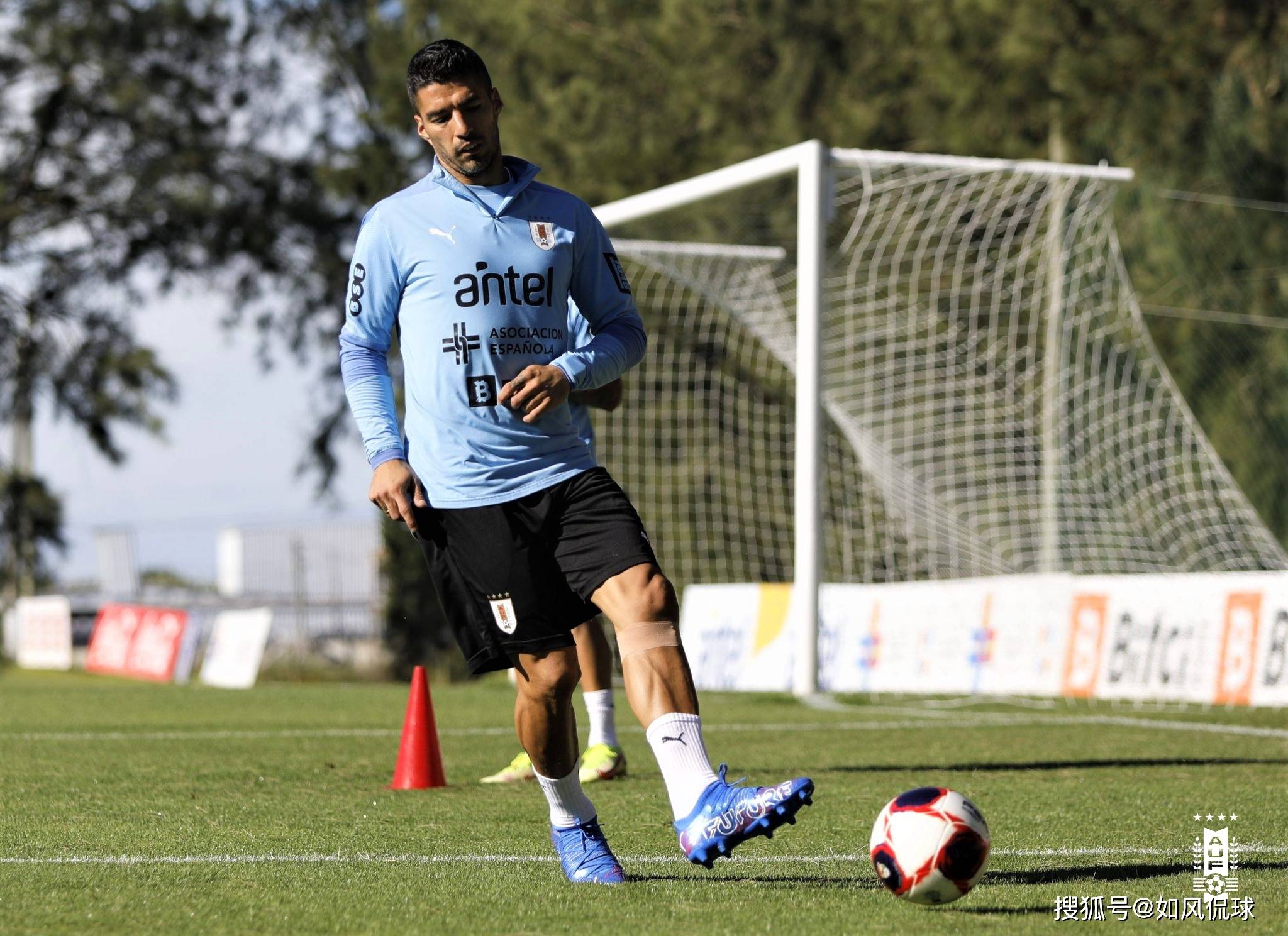 乌拉圭完胜中国，格纳布里刷新纪录