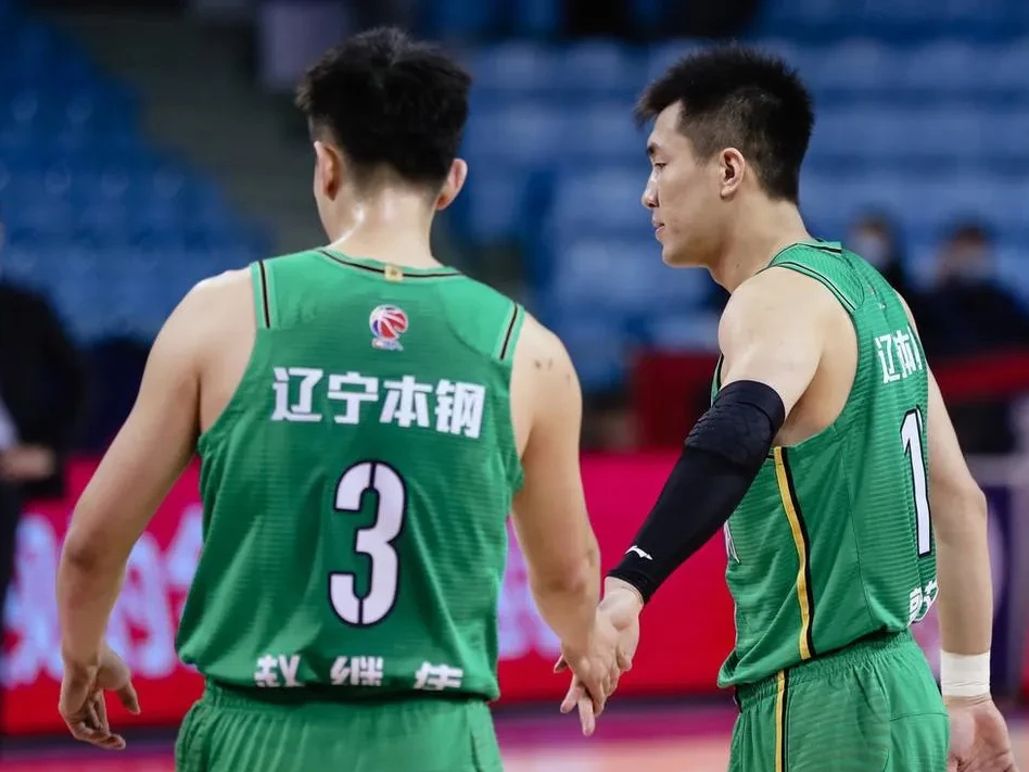 辽宁队完胜猛龙,郭艾伦统治全场 辽宁队完胜猛龙,郭艾伦统治全场
