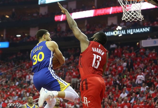 马刺碾压猛龙,克莱高光表现 马刺碾压猛龙,克莱高光表现