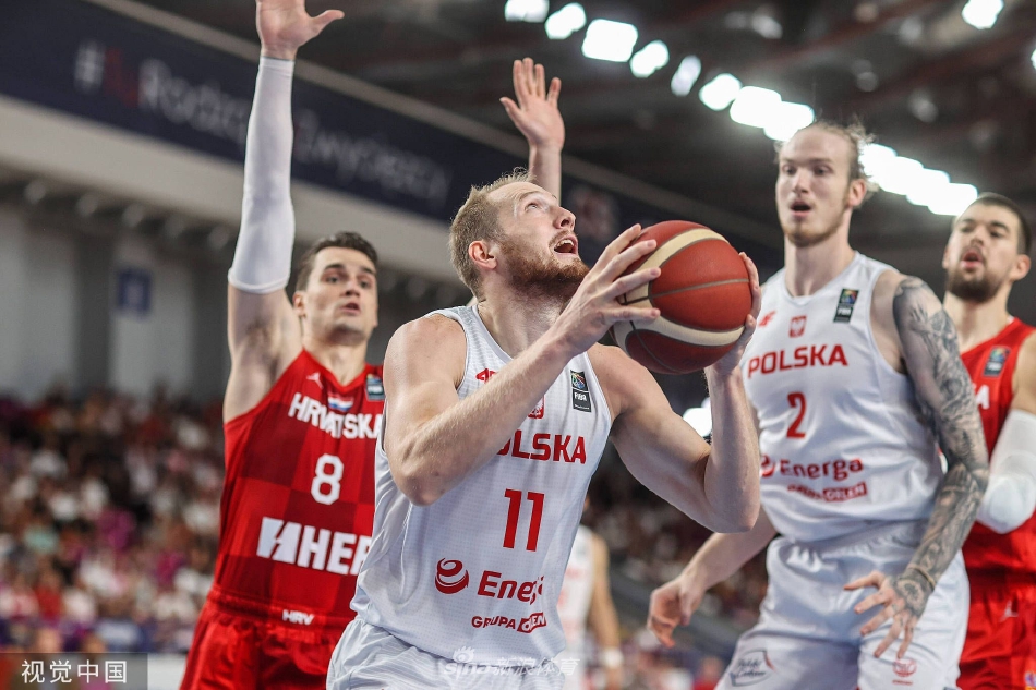 勇士B队轻取波兰男篮,加里纳利送出助攻 勇士B队轻取波兰男篮,加里纳利送出助攻