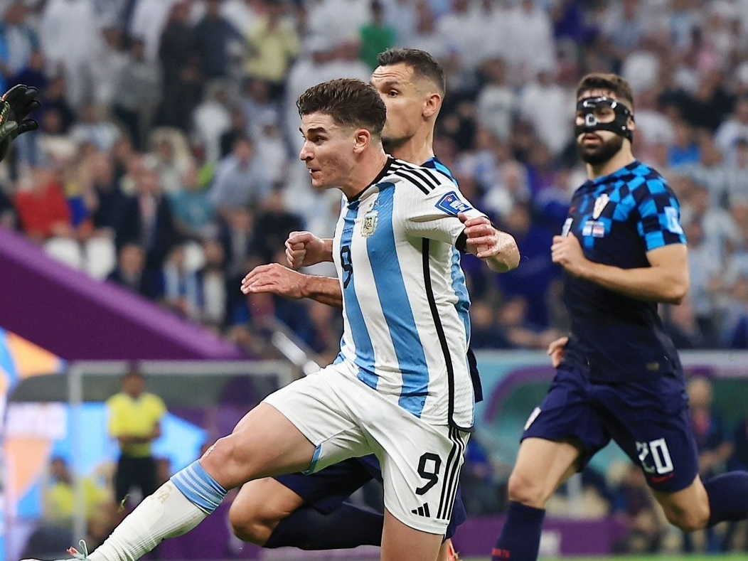 马赛险胜法国，阿尔瓦雷斯统治全场