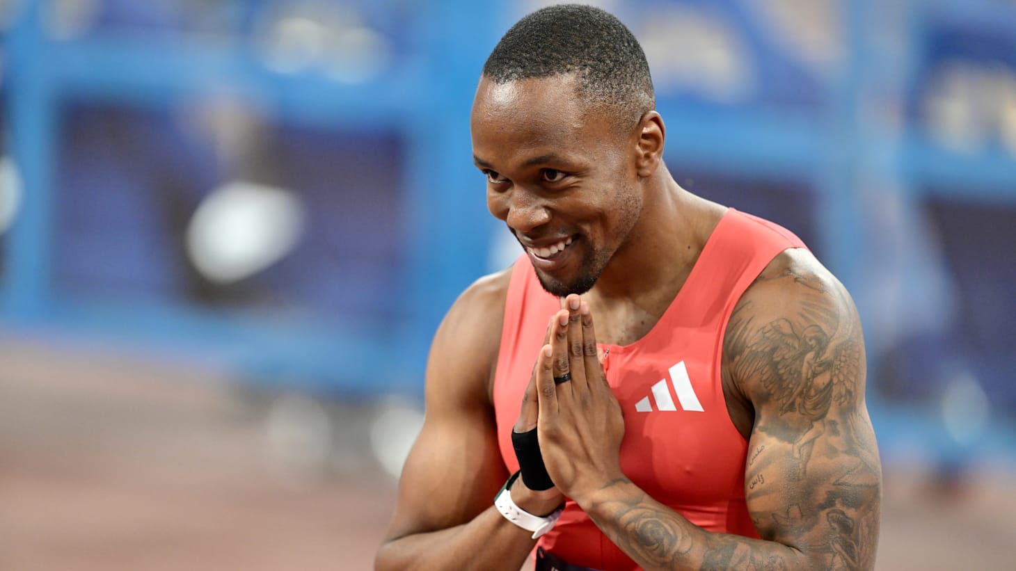 比赛激烈:全球各国选手展现拼搏精神 比赛激烈:全球各国选手展现拼搏精神