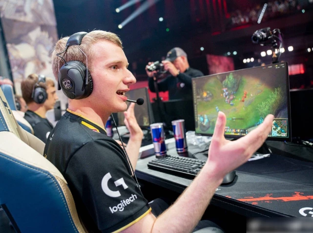 新西兰选手斩获金牌,强势登顶领奖台 新西兰选手斩获金牌,强势登顶领奖台