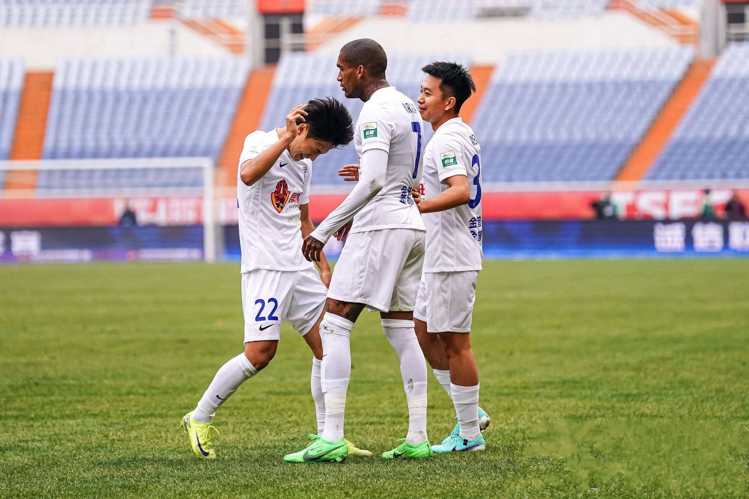 中超联赛对决存机遇,球队胜利之门铺展 中超联赛对决存机遇,球队胜利之门铺展